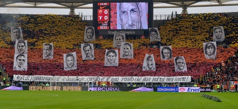 Capitani e bandiere della Roma celebrati dalla Curva Sud nel derby dell'11/1/2015