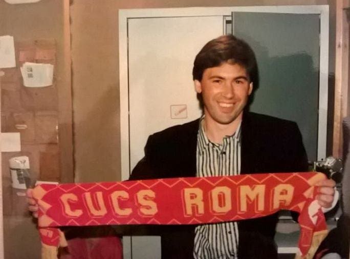 Carlo Ancelotti con la sciarpa del CUCS