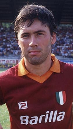 Carlo Ancelotti con la maglia della Roma