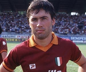Carlo Ancelotti con la maglia della Roma
