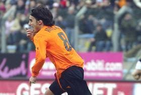 Aquilani esulta dopo il primo gol in Serie A