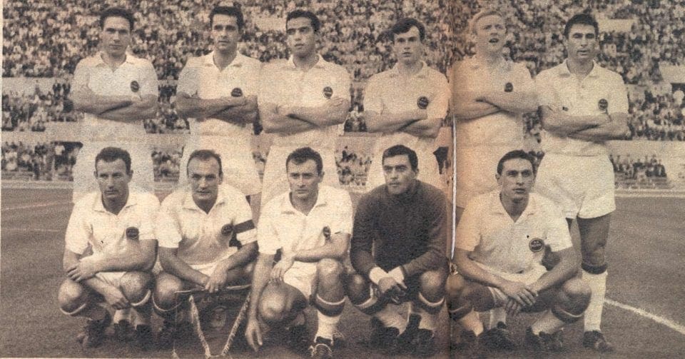 La Roma che disputa la finale di andata di Coppa Italia nel 1964
