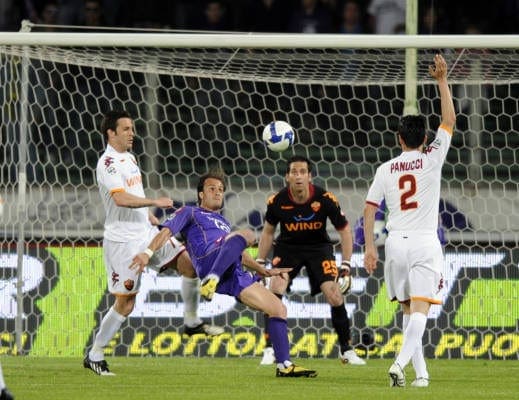 Artur in azione in un Fiorentina-Roma