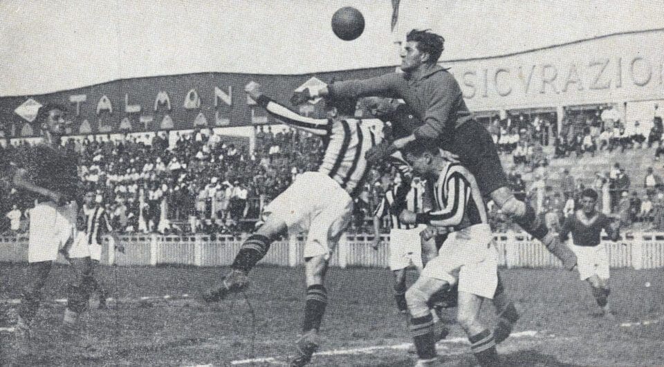 Ballanti in un Juve-Roma del 1930
